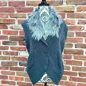ZAC & RACHEL Gray Soft Faux Fur Collar Knit Sweater Vest Size S